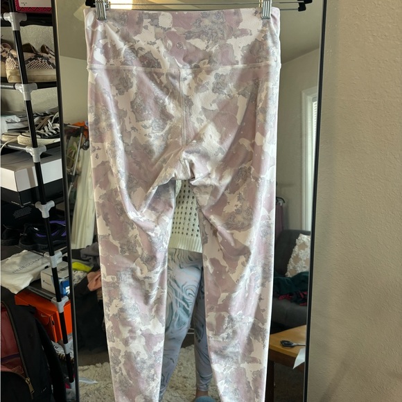 Savvi Lifestyle Co. Women’s Opal Light Camo Camouflage Leggings Large - Picture 3 of 3